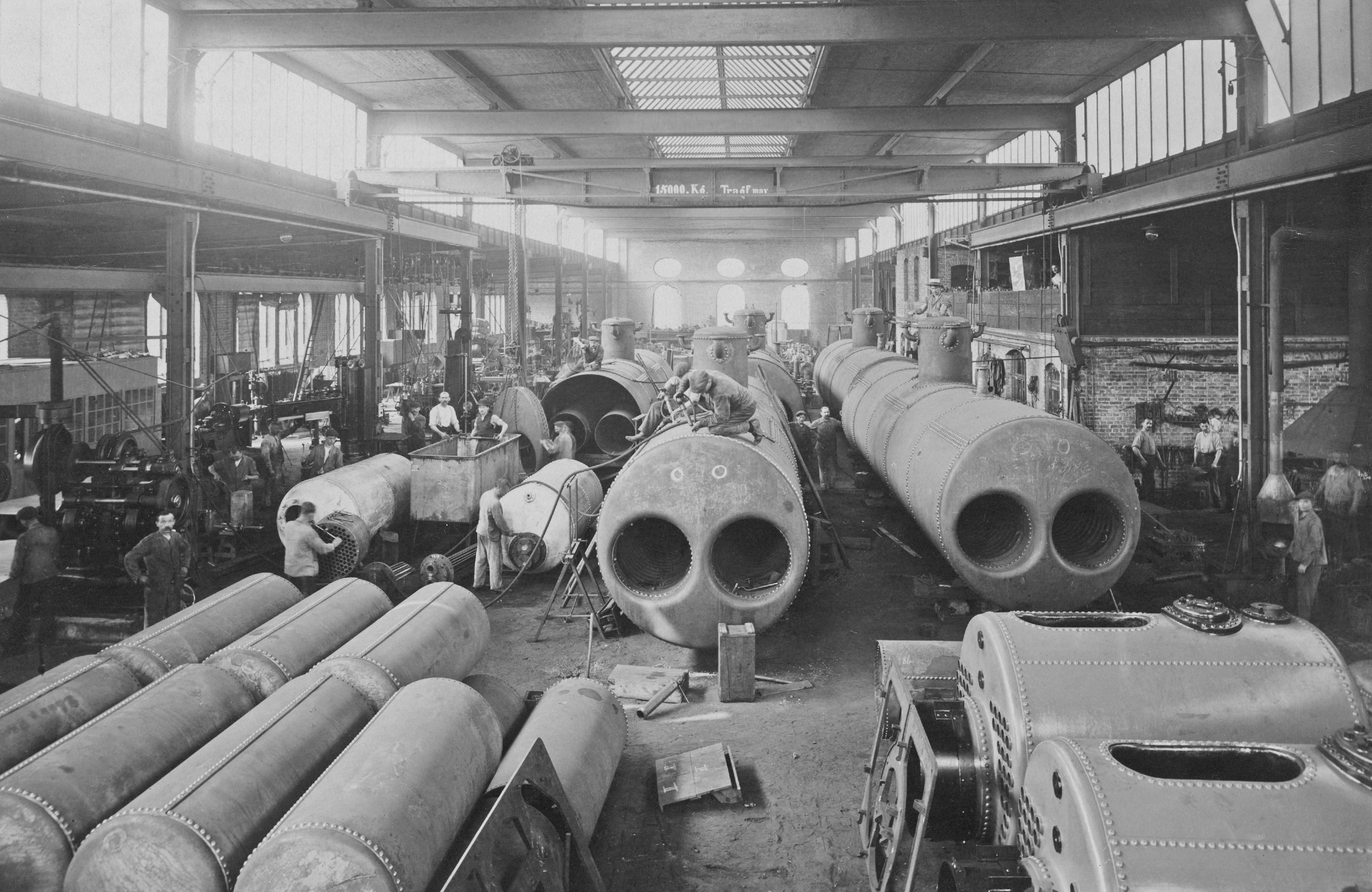 Historisches Bild der Kesselproduktion in der Fabrikhalle in Mainz